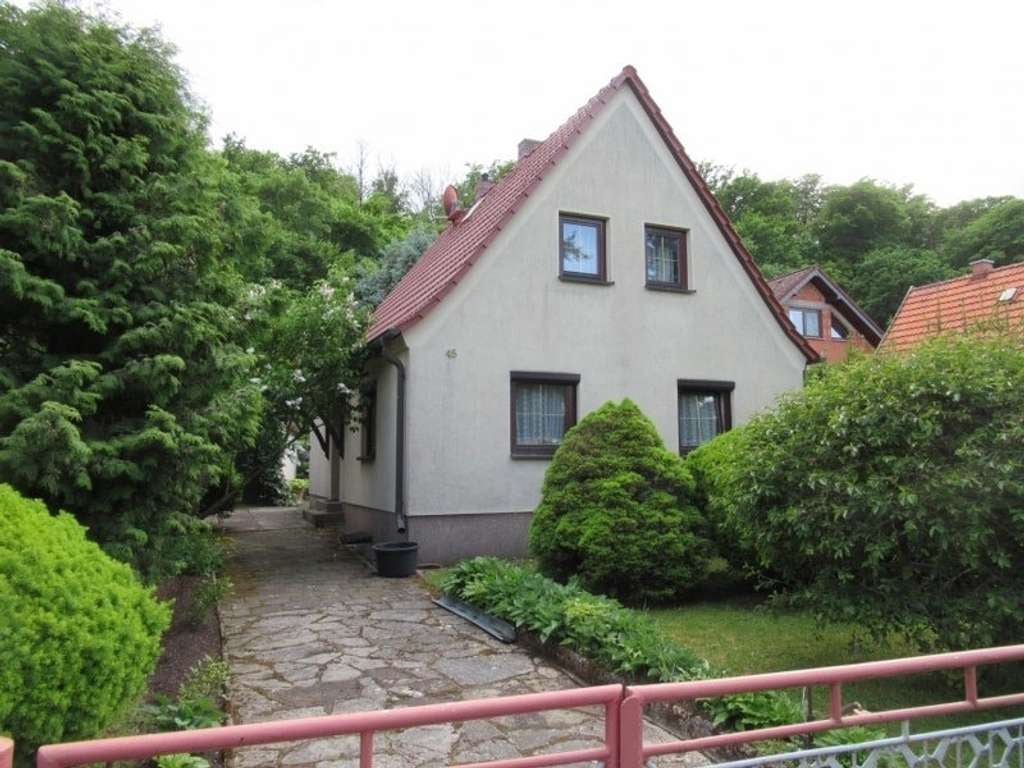 Immobilie in Waltershausen - Einfamilienhaus mit Garten für die Familie  - Bild 0