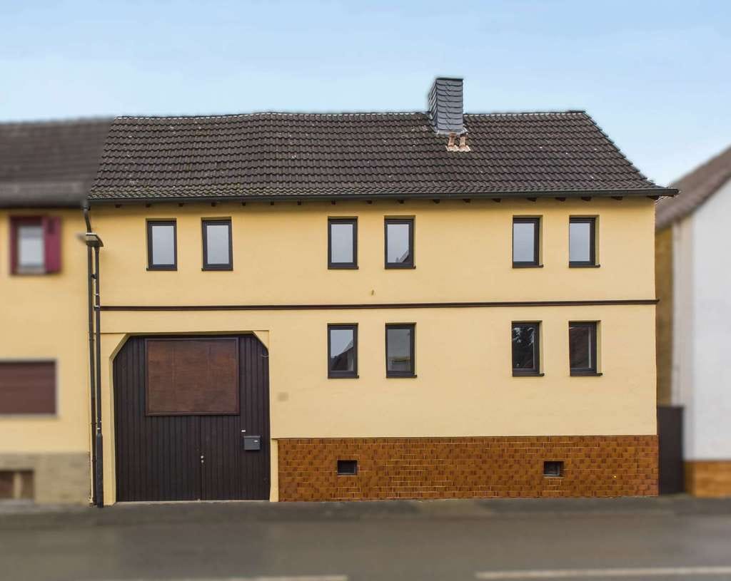 Immobilie in Ober-Mörlen - Viel Raum für Ideen:Wohnhaus mit eigener Gewerbe‑/Hobbyeinheit in geschützter Hoflage in Ober-Mörlen - Bild 0