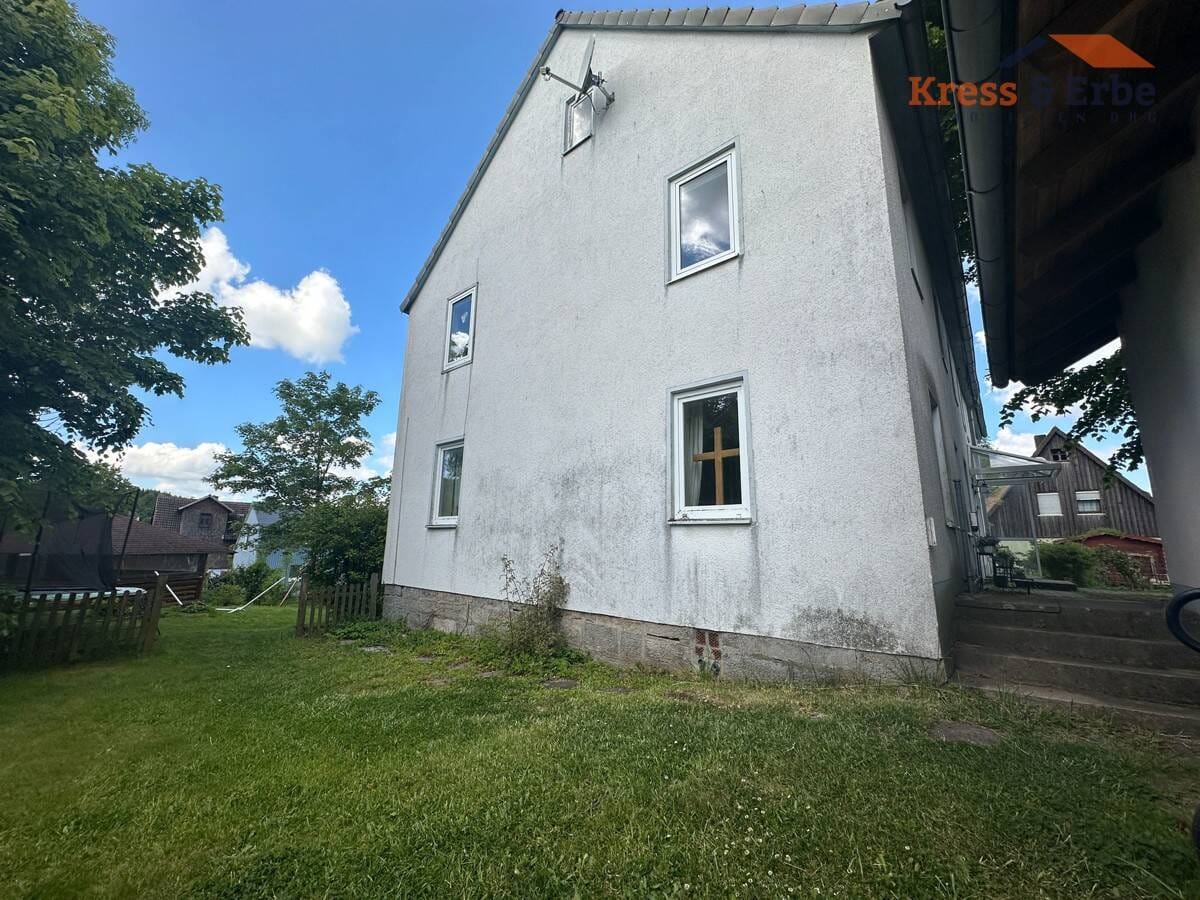 Immobilie in Gersfeld - Zweietagiges Wohn- und Gemeinschaftshaus mit großem Garten, Doppelgarage in Gersfeld - Dalherda - Bild 3