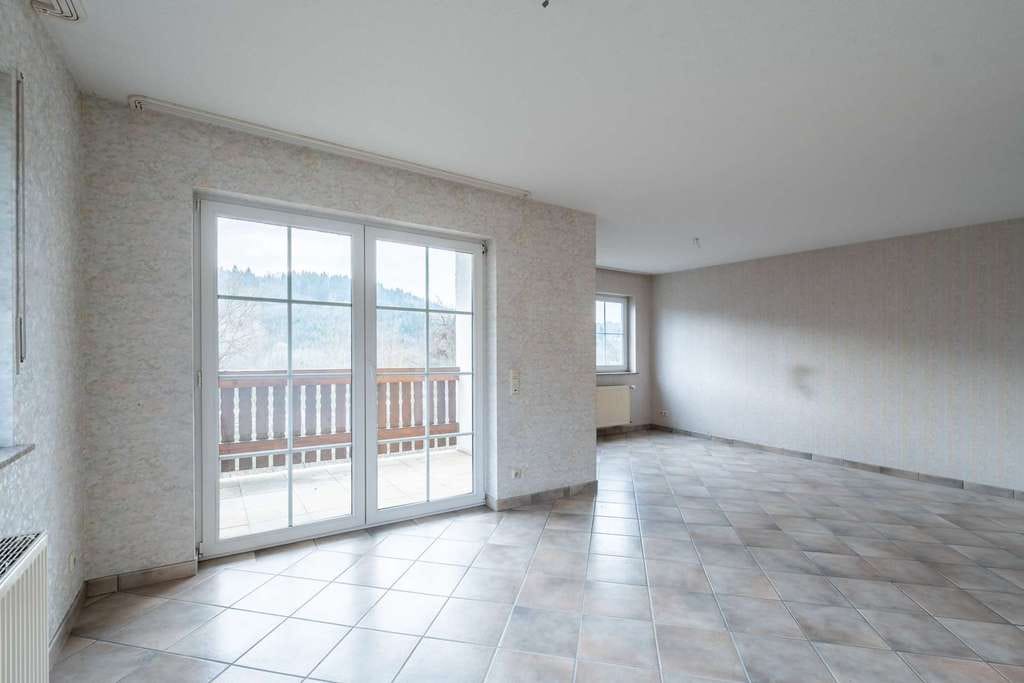 Immobilie in Jünkerath - Erdgeschoss-Eigentumswohnung mit Parkplatz in Jünkerath - 2 Schlafzimmer & Balkon - Ebenerdig - Bild 3