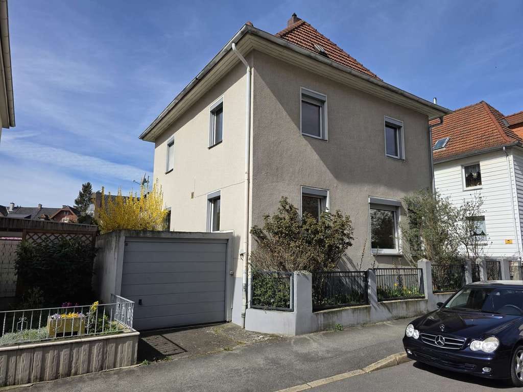 Immobilie in Coburg - Solides Wohnhaus mit Entwicklungspotenzial in Stadtlage - Bild 0
