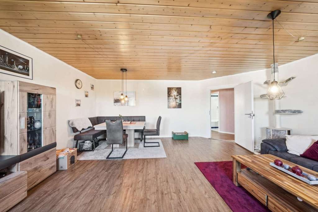 Immobilie in Mistelgau - Charmantes Dachgeschoss-Zuhause zum Verlieben – modernisiert, hell & bezugsfrei - Bild 0