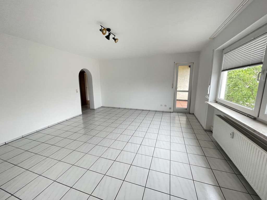 Immobilie in Hochheim - Helle 2-Zimmer-Wohnung mit Balkon, Grünblick & Stellplatz - Bild 1