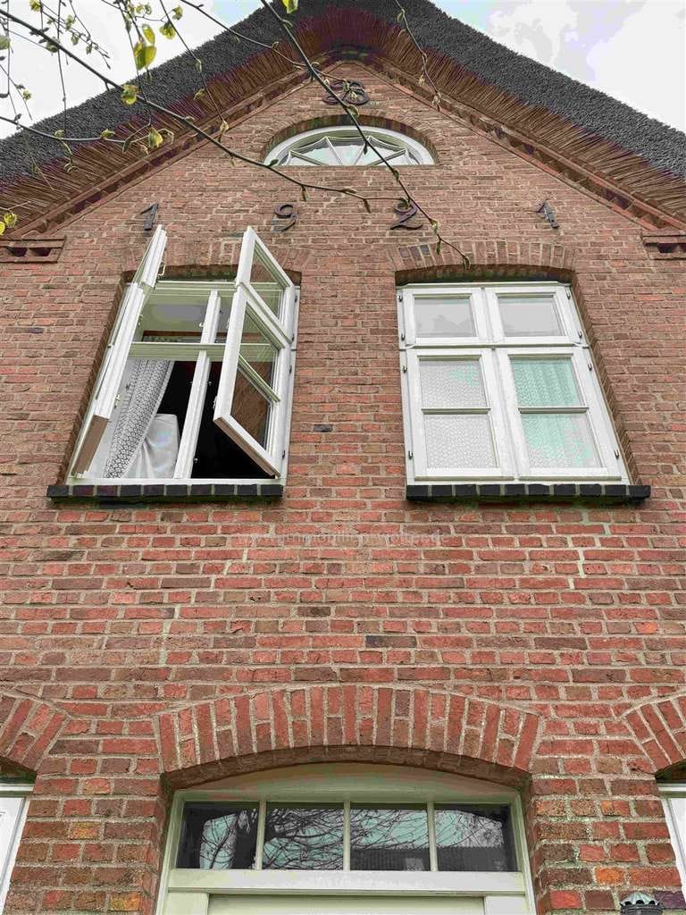 Immobilie in Oldsum - *** Wohnensemble ca. 278 m² Wohnfläche – 2 Häuser, 3 Wohneinheiten auf 1001 m² Areal *** - Bild 2