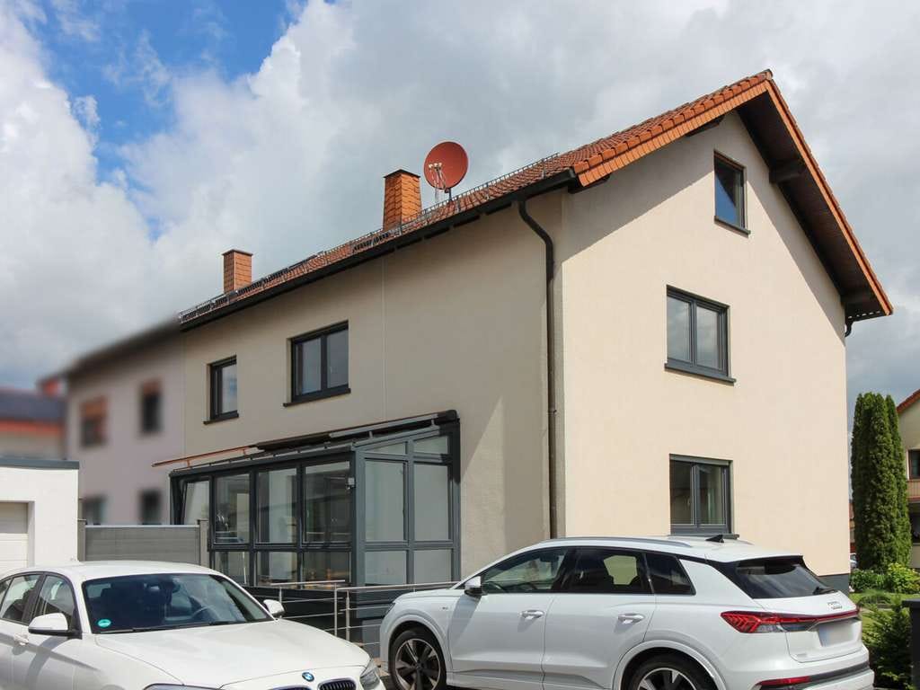 Immobilie in Kalbach - Viel Platz für die Familie: schicke und bezugsfertige Doppelhaushälfte in Mittelkalbach - Bild 2