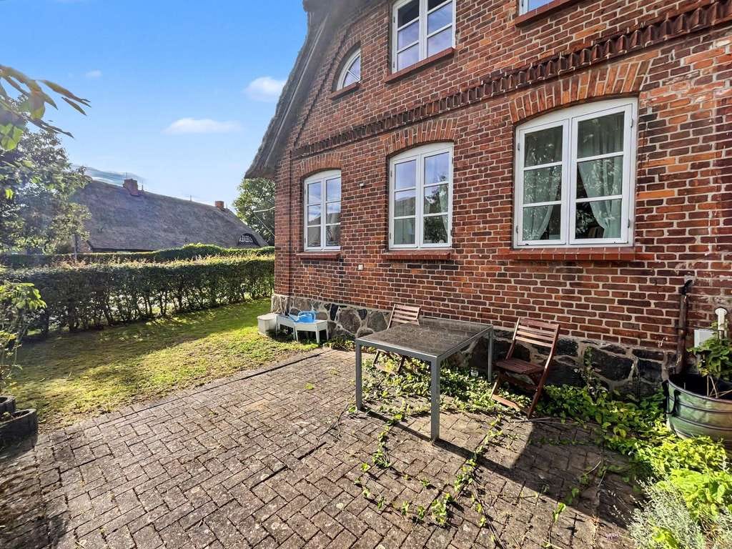 Immobilie in Rehna - Gut vermietete 2-Zimmer-Wohnung im Erdgeschoss in zauberhaftem reetgedeckten Hofgebäude in Thandorf - Bild 2