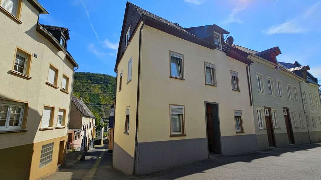 Immobilie in Briedel - Gepflegtes Einfamilienhaus mit großem Nebengebäude und Garage in hochwasserfreier Lage von Briedel - Bild 0