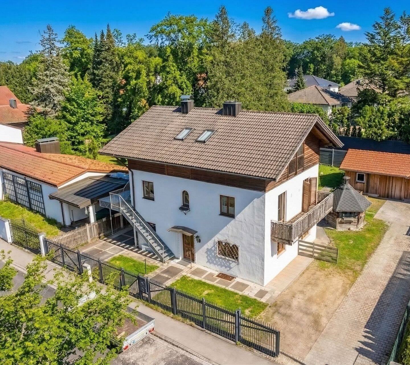 Immobilie in Grünwald - Freistehendes Einfamilienhaus in zentraler Lage - Bild 0