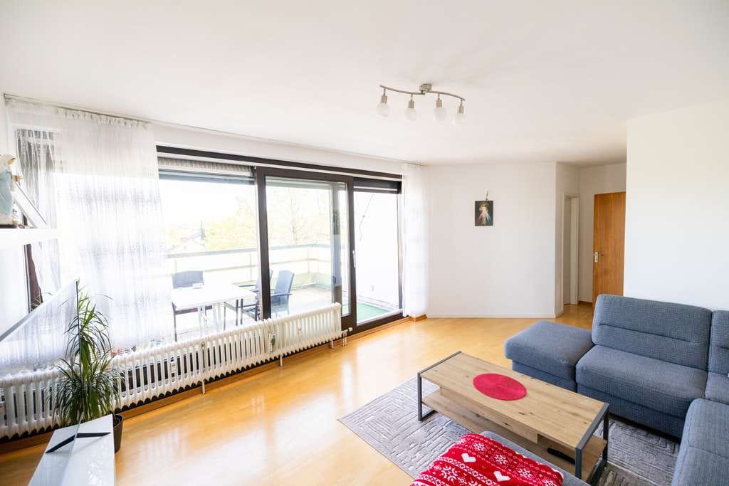 Immobilie in Aschheim - Zentrale Lage mit Privatsphäre: Flexibles 3,5- Zimmer-Wunder mit uneinsehbarer Dachterrasse - Bild 1