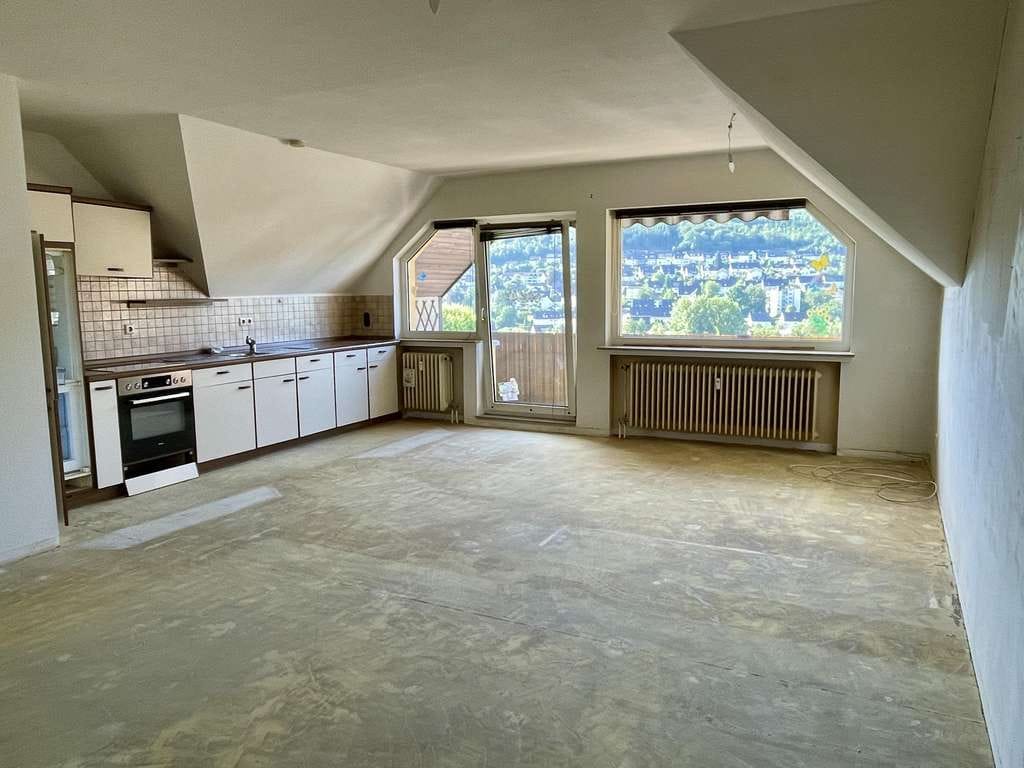 Immobilie in Plettenberg - Gemütliche Dachgeschosswohnung mit Loggia und Keller in Plettenberg-Holthausen - Bild 2