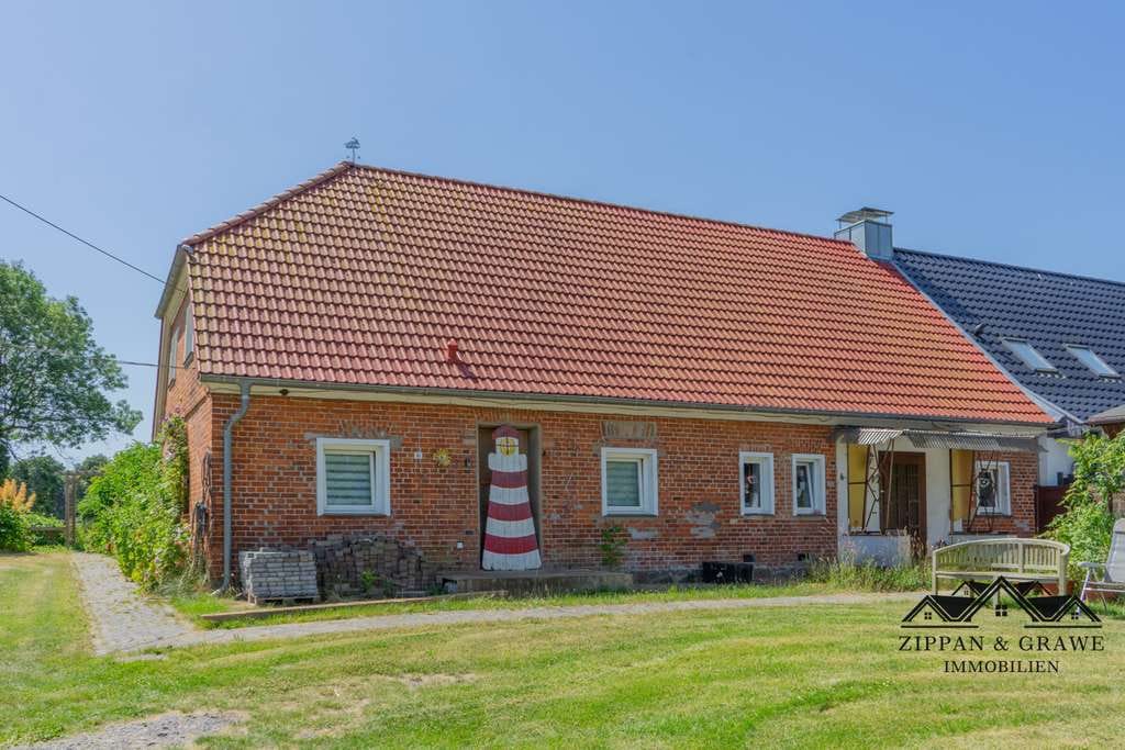 Immobilie in Kenz-Küstrow - Teilsanierte Doppelhaushälfte mit Charme, Platz & Potenzial für die gesamte Familie - Bild 1