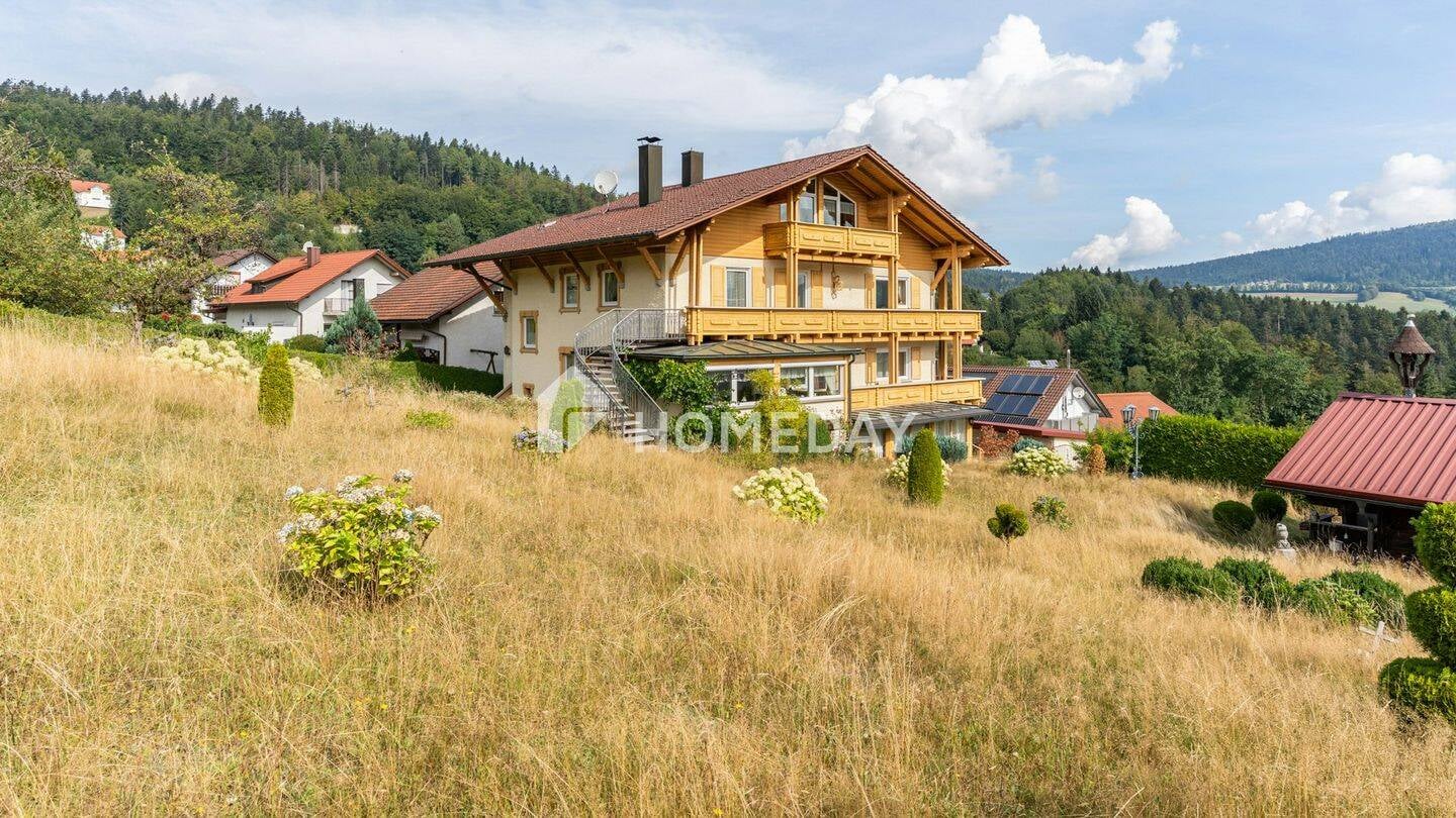 Immobilie in Hauzenberg - Wohnvielfalt auf mehreren Wohnungen mit herrlichem Weitblick - Bild 4