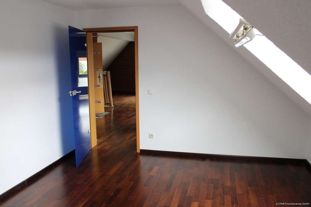 Immobilie in Liederbach - Schöne 2-Zimmer-Dachgeschosswohnung mit Stellplatz – Kapitalanlage in Liederbach - Bild 4