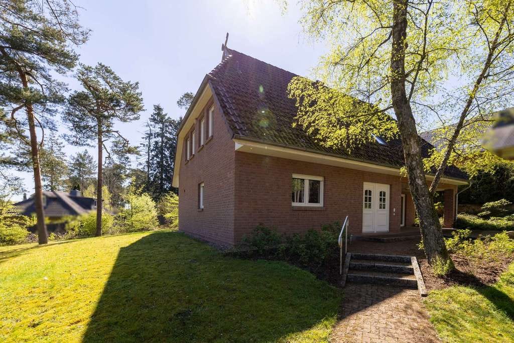Immobilie in Salzhausen - Großzügiges Einfamilienhaus auf schönem Grundstück - Bild 0