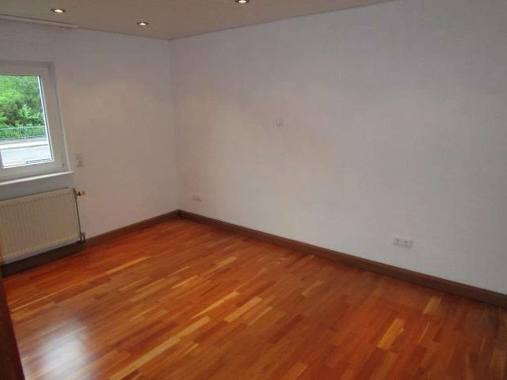 Immobilie in Mutterstadt - 2 Familienhaus mit großen Grundstück Option für weiteren Neubau - Bild 4