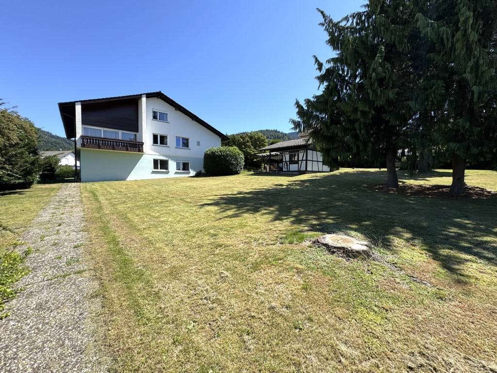 Immobilie in Loffenau - Repräsentatives, großzügiges Einfamilienhaus mit Einliegerwohnung in Bestwohnlage mit großem,  - Bild 2