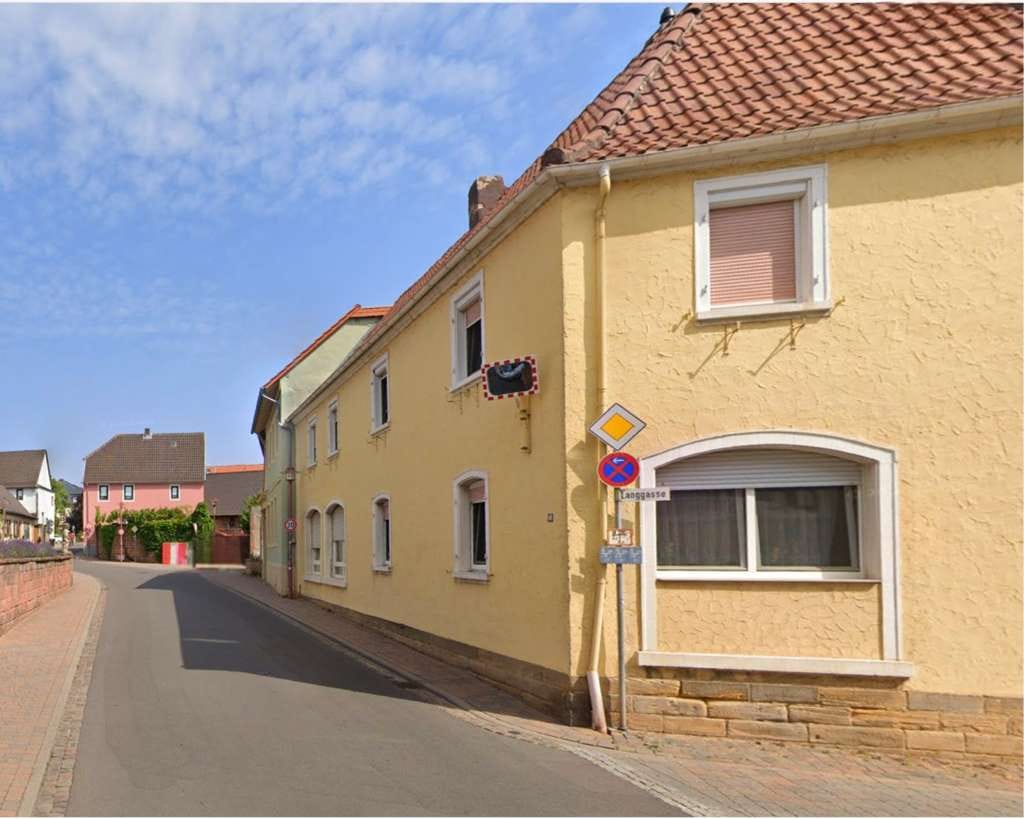 Immobilie in Wachenheim an der Weinstraße - Großzügiges Haus mit 11 Zimmern in Wachenheim an der Weinstraße - Bild 0