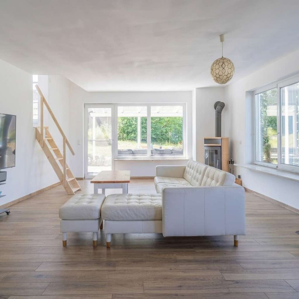 Immobilie in Pürgen - Lichtdurchflutetes Einfamilienhaus mit großzügigem Platzangebot in ruhiger Lage in Pürgen - Bild 3