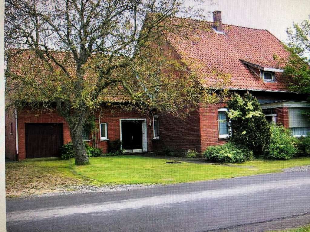 Immobilie in Niedernwöhren - Großzügiges Zweifamilienhaus mit großem Grundstück. Jetzt kaufen und sparen. - Bild 0
