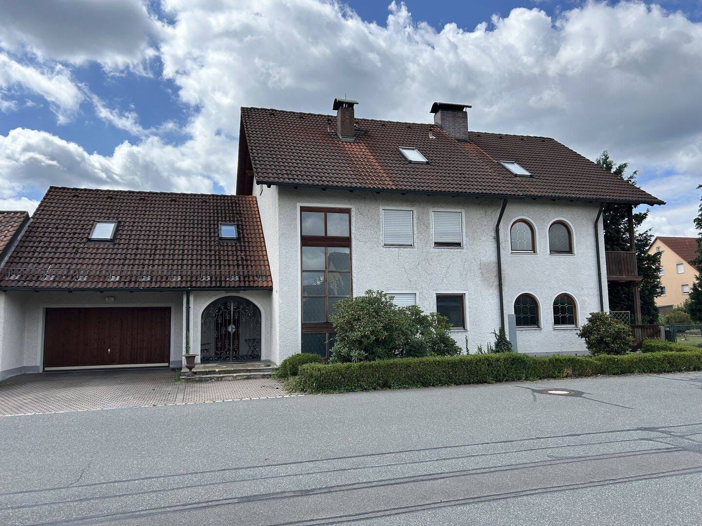 Immobilie in Weiherhammer - Zweifamilienhaus mit Einliegerwohnung, Flair, Charme und vielen Extras - ein Zuhause zum Aufblühen! - Bild 0