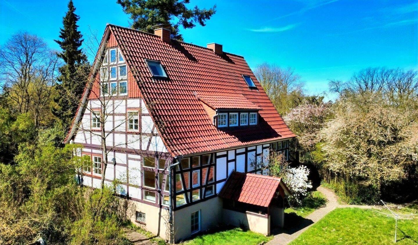 Immobilie in Bad Hersfeld - alles  "außer-gewöhnlich" - ruhige, sonnige Lage mit herrlichem Ausblick ! - Bild 0