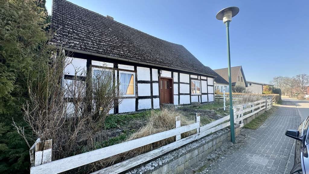 Immobilie in Siedenbollentin - Charmantes Fachwerkhaus mit großem Grundstück und viel Potenzial - Bild 1