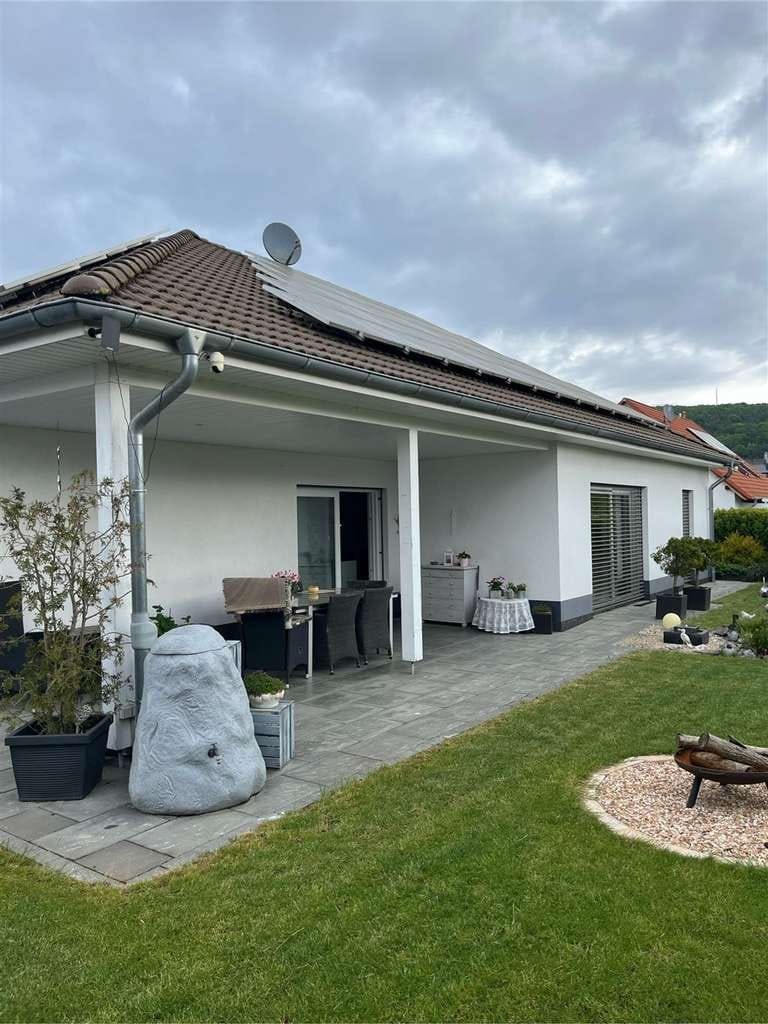 Immobilie in Bad Salzschlirf - Purer Wohngenuss!Erstklassiger Komfortbungalow in idyllischer Toplage  - Bild 0