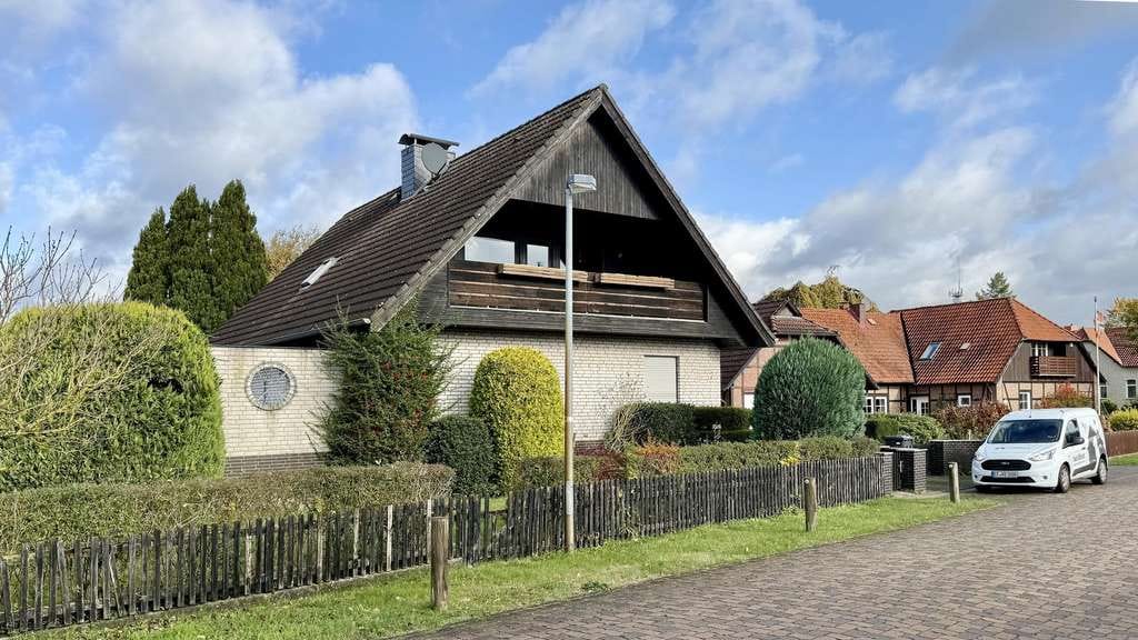 Immobilie in Hambühren - Einfamilienhaus mit großem parkähnlichem Grundstück in Oldau - Bild 0