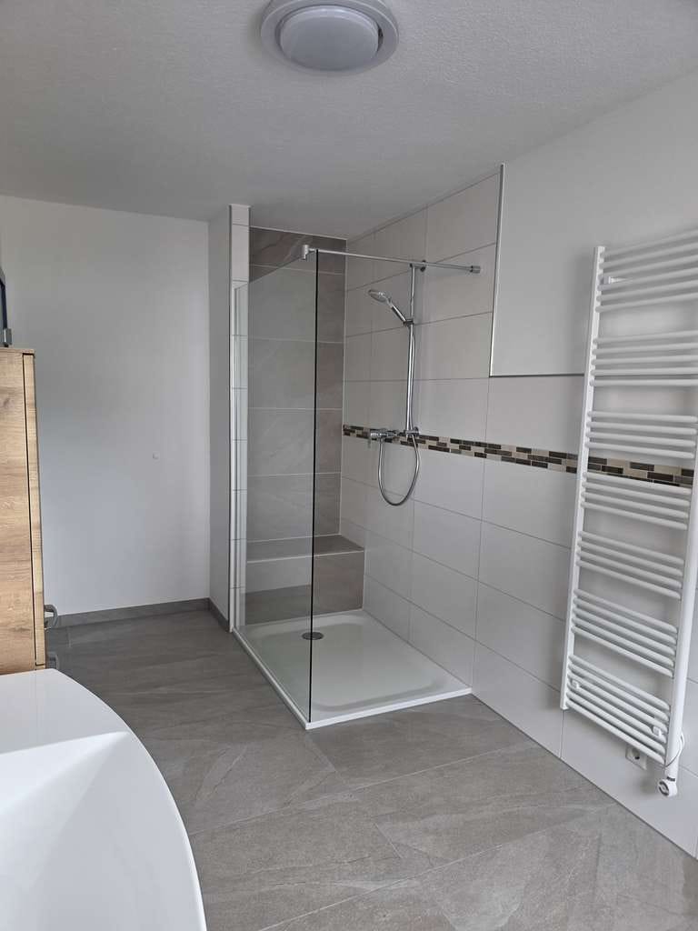 Immobilie in Extertal - Zweifamilienhaus in zentraler Lage von Extertal-Bösingfeld – ideal für Wohn- und Gewerbenutzung. - Bild 1