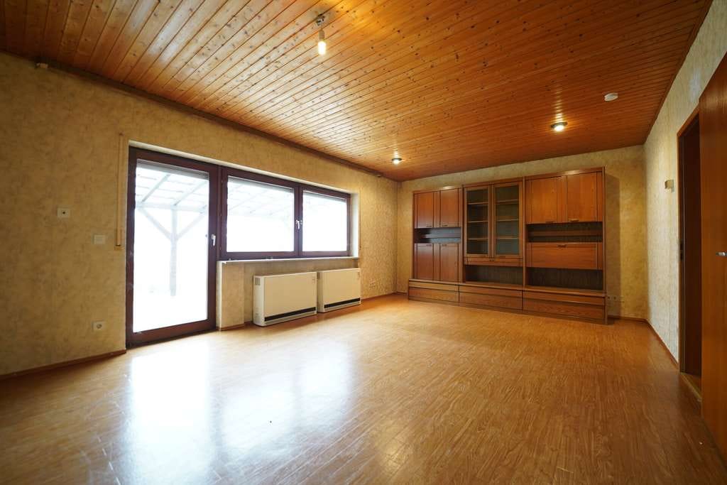 Immobilie in Büttelborn - Klein-Gerau: Vielseitiger Bungalow mit großem Potenzial - Bild 1