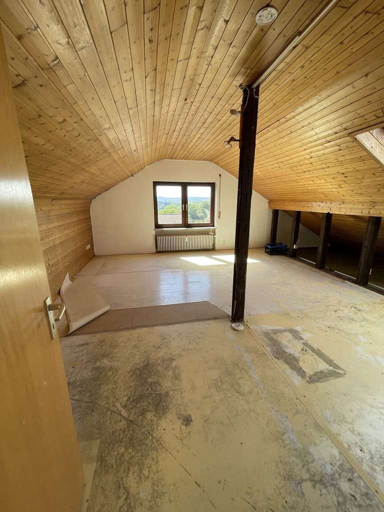 Immobilie in Besigheim - Helle 2-3-Zimmer-DG-Wohnung in Besigheim - renovierungsbedürftig - Bild 0