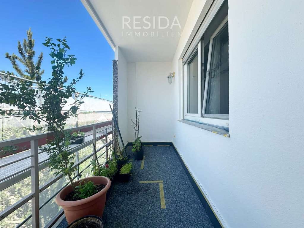 Immobilie in Möglingen - Attraktive 3,5-Zi.-Wohnung in Möglingen mit Balkon, EBK und PKW-Stellplatz - Bild 1