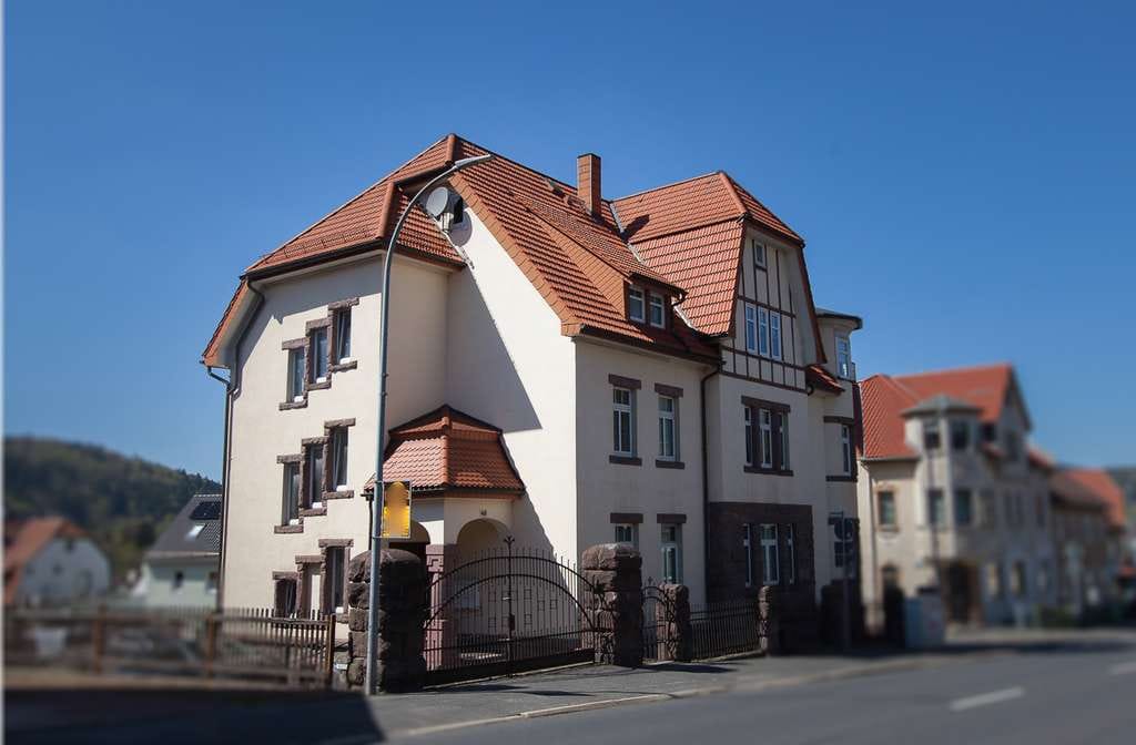 Immobilie in Zella-Mehlis - Solides Mehrfamilienhaus! Voll vermietetet! Fortlaufend saniert! - Bild 2