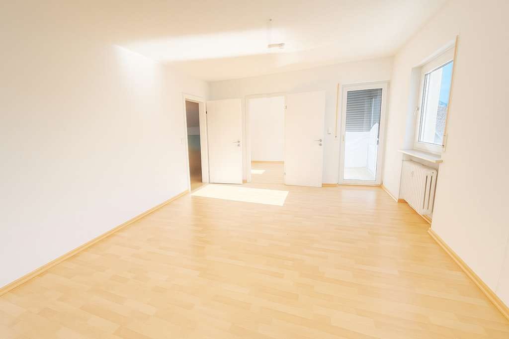 Immobilie in Ismaning - Attraktive 3 Zimmer Dachgeschosswohnung in Bestlage von Ismaning – sofort bezugsfrei - Bild 2