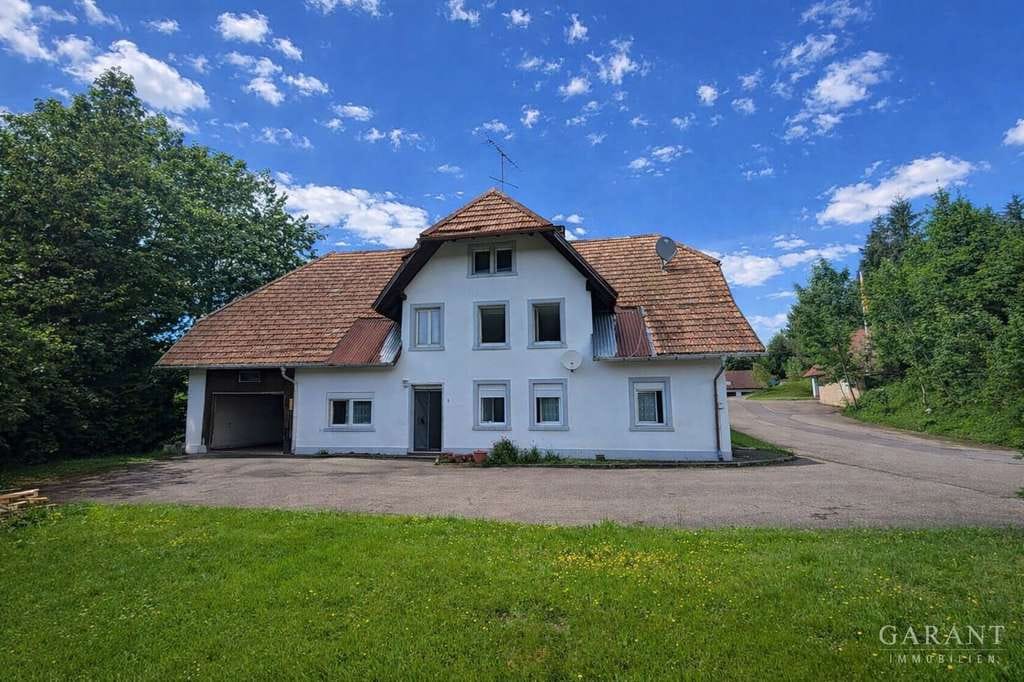 Immobilie in Herrischried - Traditionelles Einfamilienhaus mit zeitlosem Charme und attraktivem Entwicklungspotenzial! - Bild 0