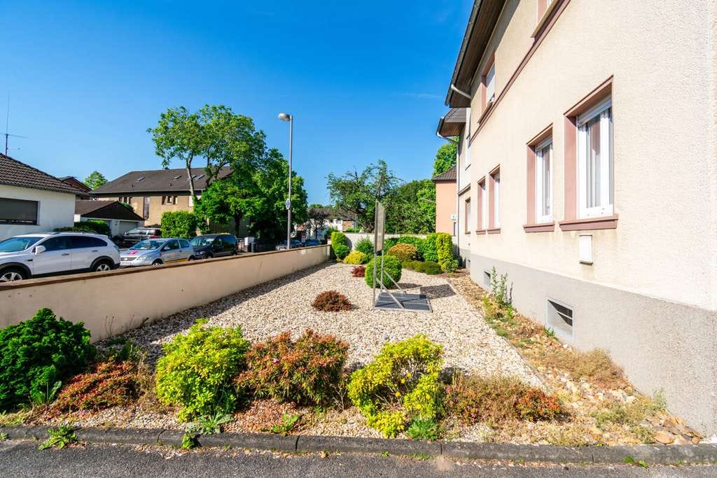 Immobilie in Langenfeld (Rheinland) - Großzügiges Wohnhaus mit flexibler Nutzung im Zentrum von Langenfeld. - Bild 1