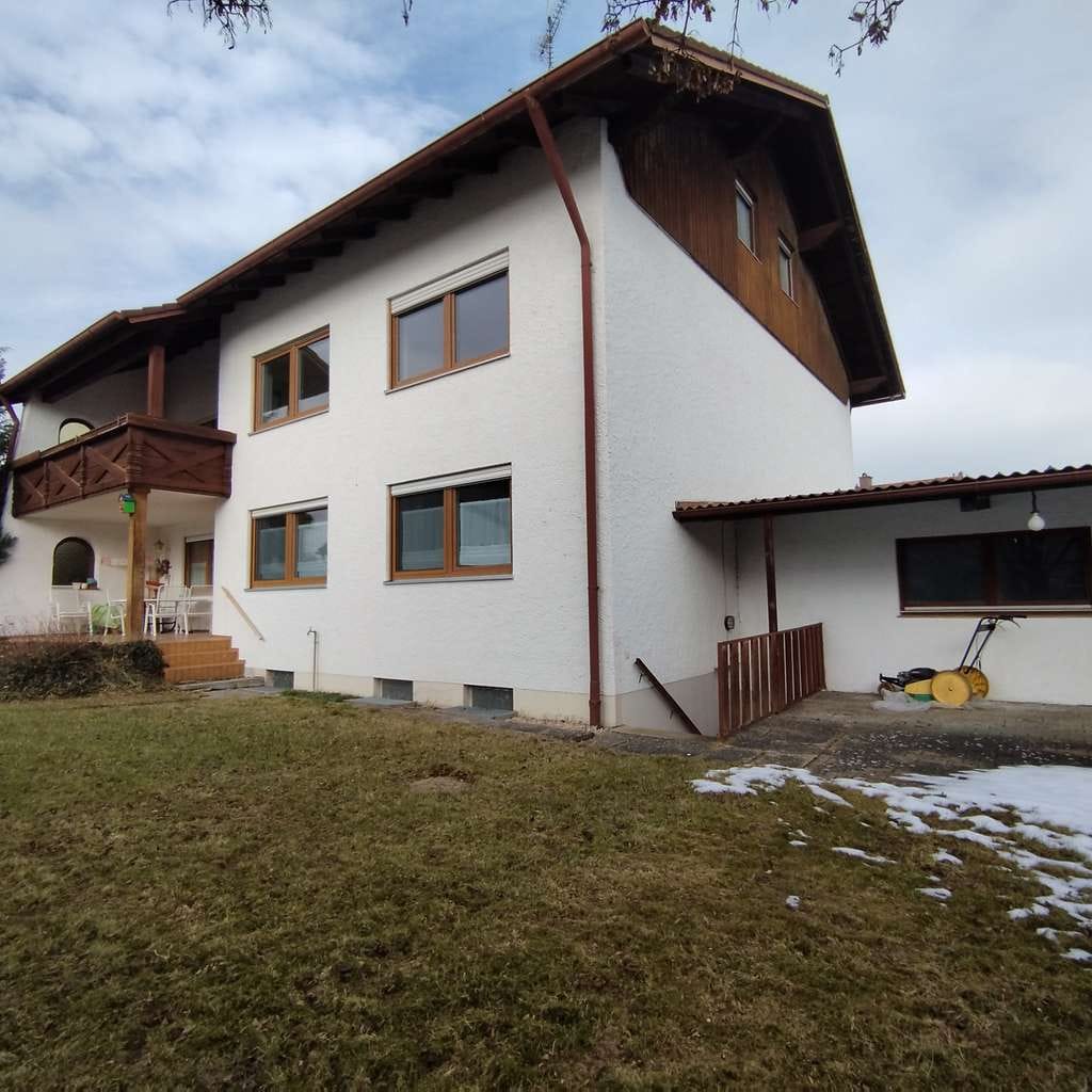 Immobilie in Türkheim - Großes Zweifamilienhaus mit Doppelgarage, Garten und großem DG - Bild 2