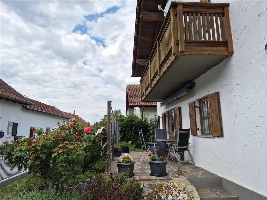 Immobilie in Winzer - Zweifamilienhaus mit viel Potenzial - Bild 2