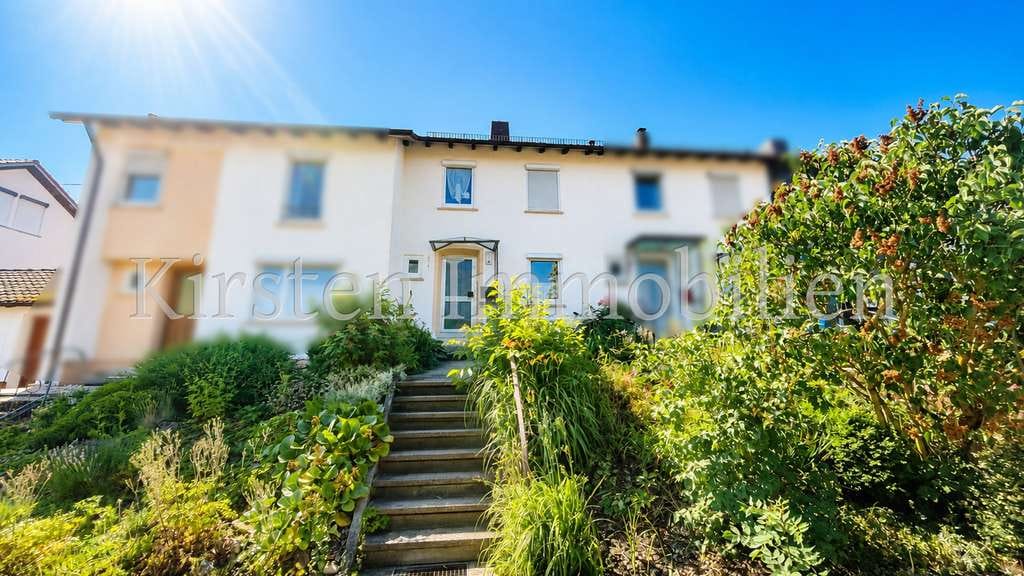 Immobilie in Balingen - Balingen: Seltenes Gartengrundstück in beliebter Wohnlage, Reihenhaus mit viel Potenzial und Garage! - Bild 0