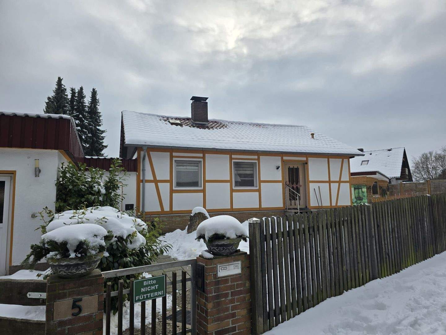 Immobilie in Meinhard - Sehr gepflegtes und bezugsfertiges Einfamilienhaus mit Einliegerwohnung und Garagen  - Bild 0