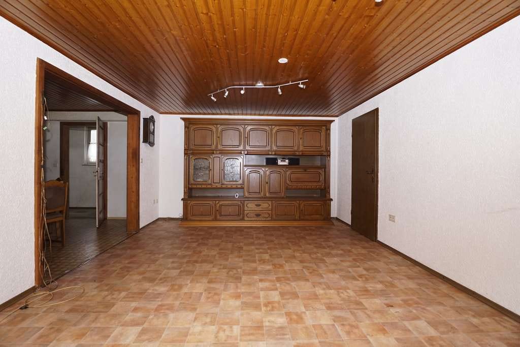 Immobilie in Esthal - Einfamilienhaus mit Garten und Garage - Bild 0