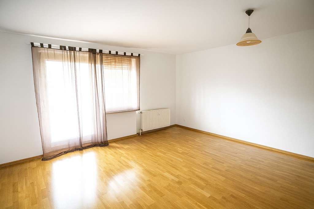 Immobilie in Holzkirchen - Attraktive 1,5-Zimmer-Wohnung in Top-Lage – Balkon inklusive & eigener Stellplatz - Bild 3