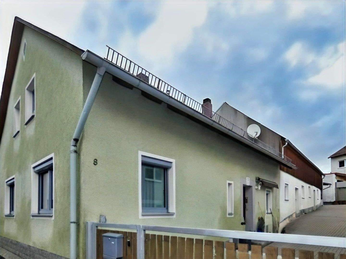 Immobilie in Mantel - Zweifamilienhaus - Wohnen mit Geschichte und Potenzial - Bild 0