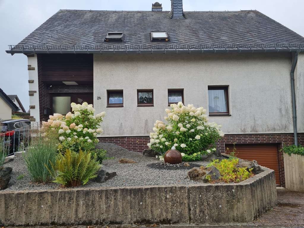 Immobilie in Oberbettingen - Platzwunder mit Weitblick und XXL Garten! - Bild 0