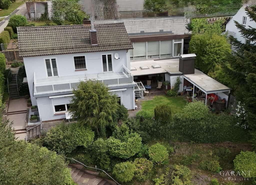 Immobilie in Waldfischbach-Burgalben -  Charmantes Einfamilienhaus mit großem Grundstück und viel Potenzial - Bild 0