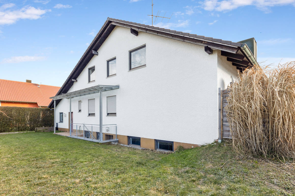 Immobilie in Wettstetten - Viel Platz für Ihre Wohnideen: Großzügiges Zweifamilienhaus in Wettstetten - Bild 1