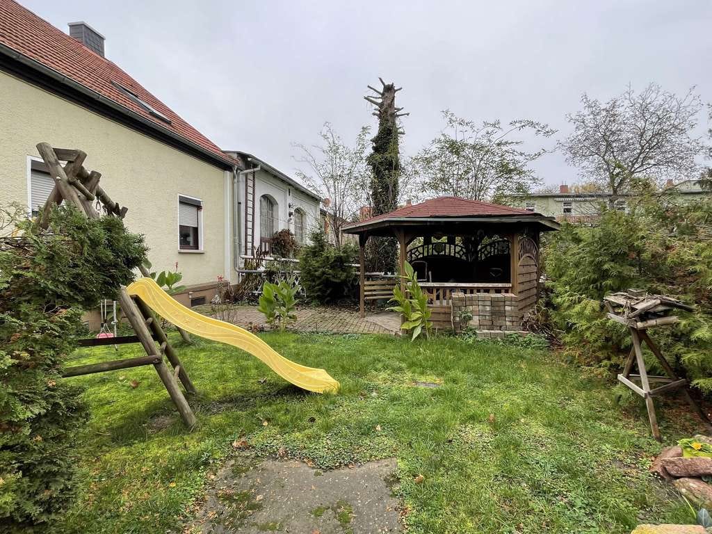 Immobilie in Güsten - Teilsaniertes Haus mit viel Platz !



 - Bild 3