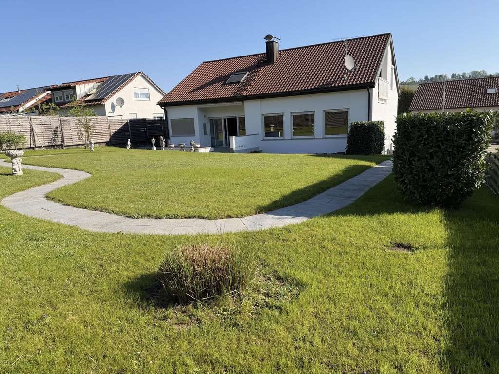 Immobilie in Aspach - Kleinaspach: Sehr schönes und gut gepflegtes Zweifamilienwohnhaus mit ganz viel Platz - Bild 0