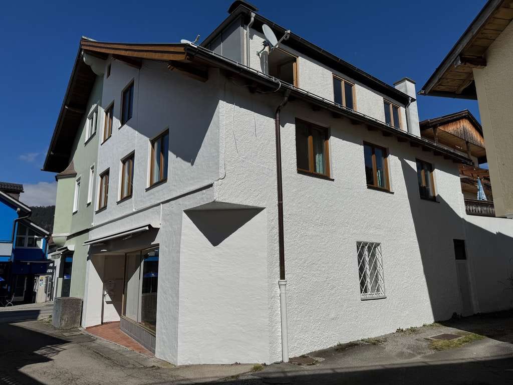 Immobilie in Oberammergau - Ein Stück vom Zentrum Oberammergau´s! Individuelles Wohn und Geschäftshaus in guter Ortskernlage - Bild 0