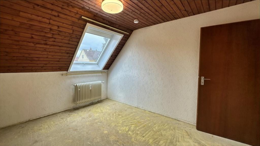 Immobilie in Esslingen am Neckar - Dachgeschosswohnung in Esslingen am Neckar (Krummenacker) - Bild 2